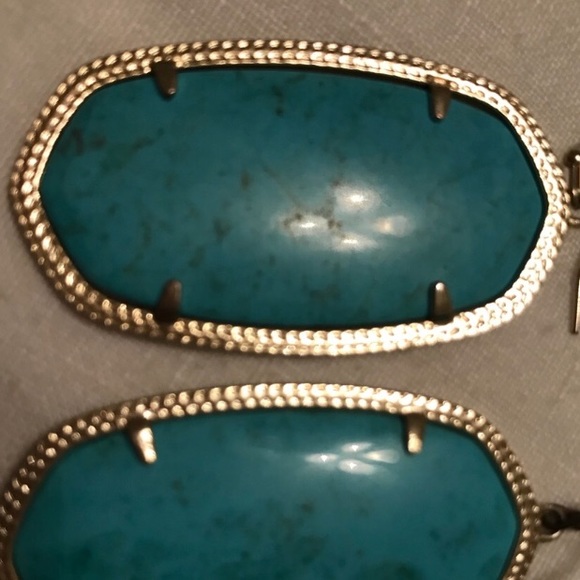 Kendra Scott’s Earrings worn less than 5 Times!!!! - Picture 3 of 3